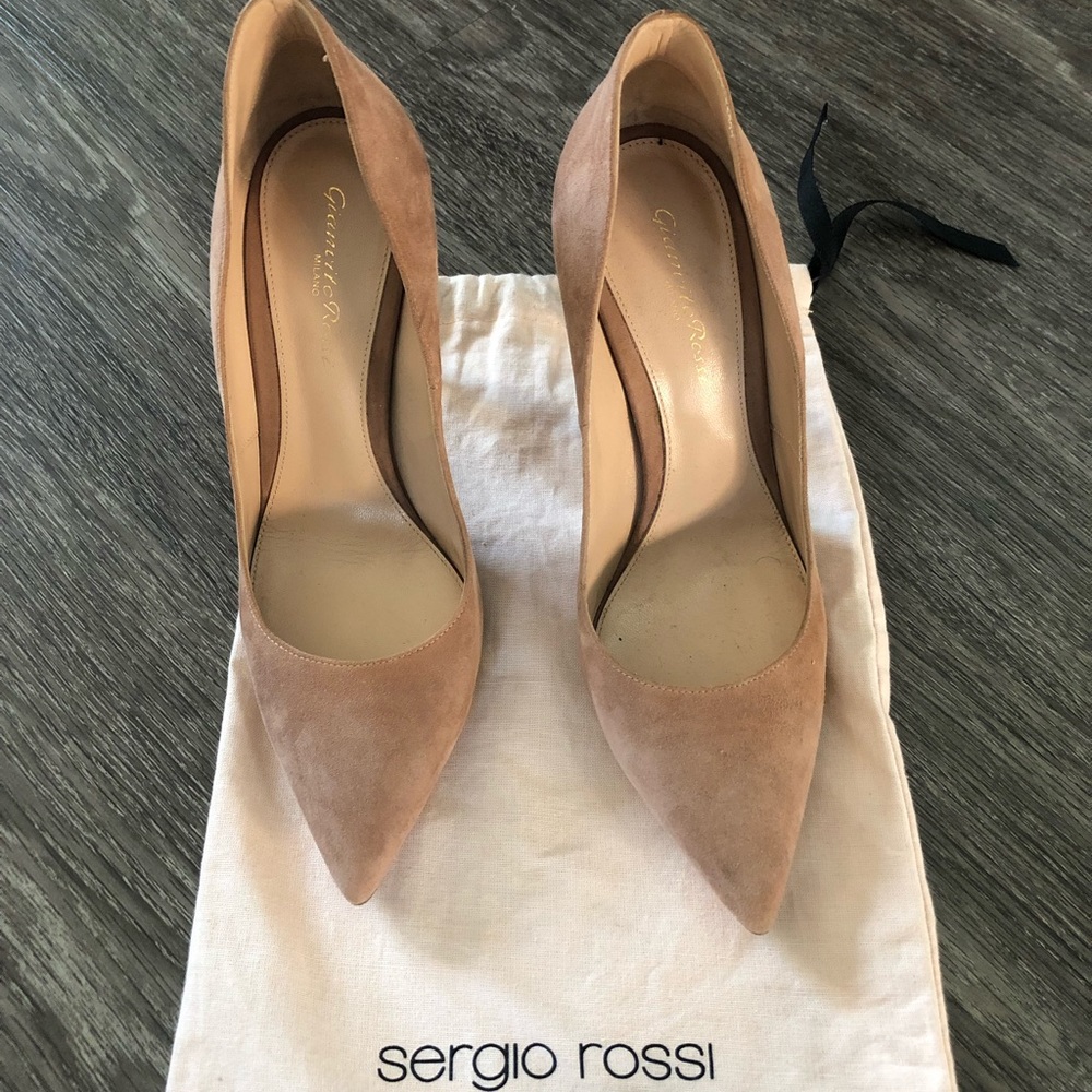 Gianvito Rossi Nude Suede Closed Toe Heel